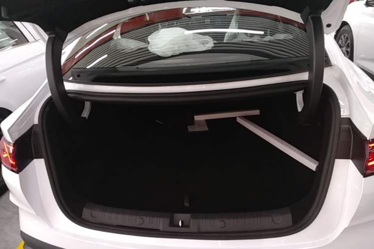 Used BYD Qin L 2026 DM-i 128KM Progressive Edition Trunk