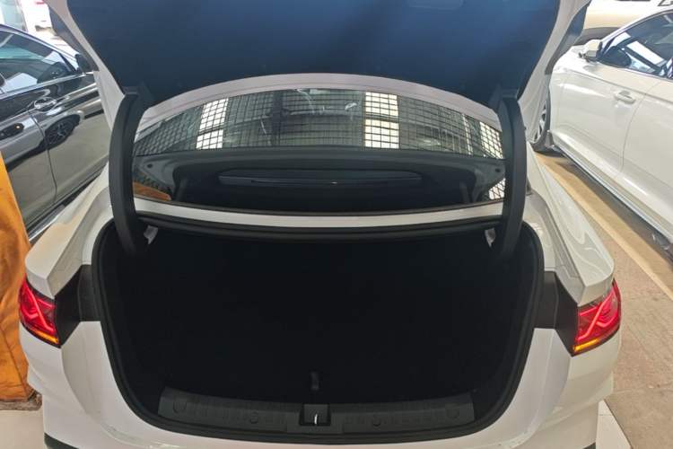 Used BYD Qin L 2026 Model DM-i 210KM Beyond Version Trunk