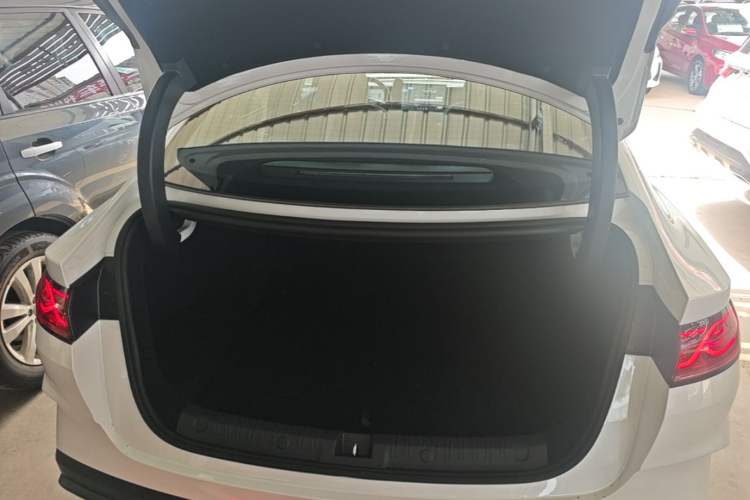 Used BYD Qin L 2026 Model DM-i 210KM Beyond Version Trunk