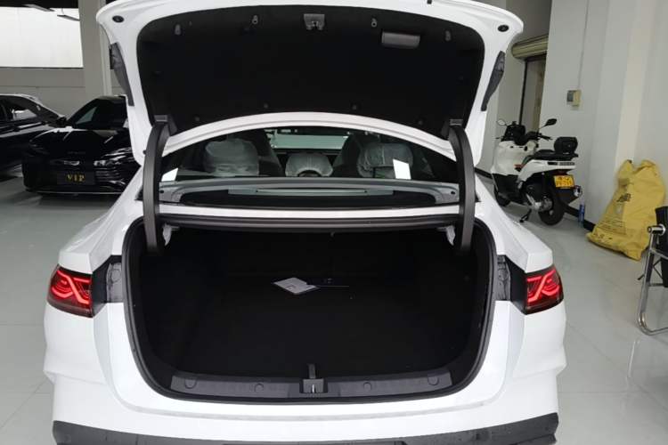Used BYD Qin L 2026 DM-i 128KM Leading Edition Trunk