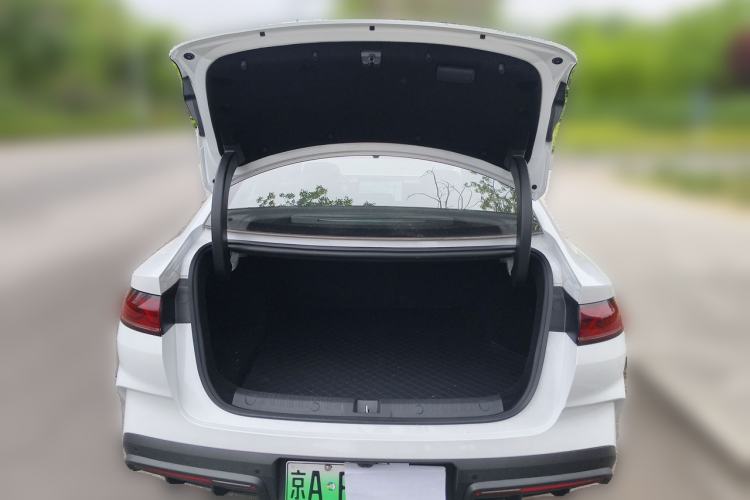 Used BYD Qin L 2026 Model DM-i 210KM Cloud Suspension Version Trunk