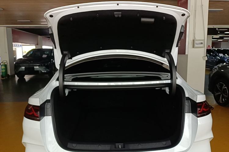 Used BYD Qin L 2026 DM-i 128KM Progressive Edition Trunk