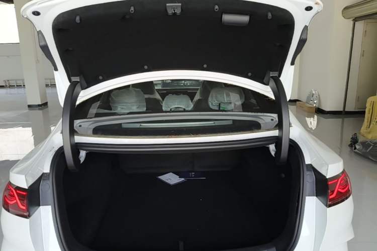 Used BYD Qin L 2026 DM-i 128KM Leading Edition Trunk