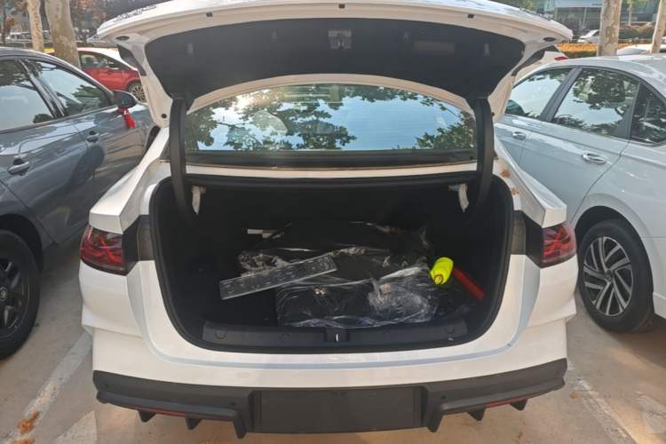 Used BYD Qin L 2026 DM-i 128KM Progressive Edition Trunk