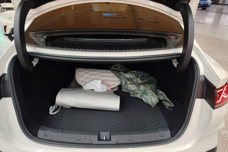 Used BYD Qin L 2026 Model DM-i 210KM Beyond Version Trunk