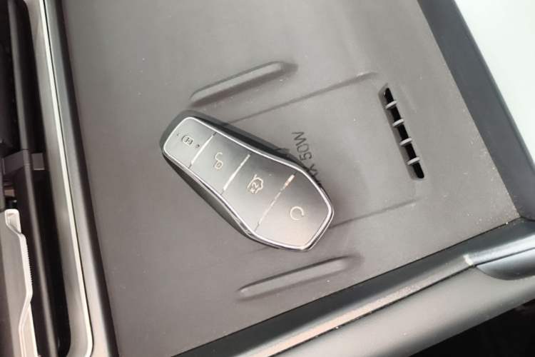 Used BYD Qin L 2026 Model DM-i 210KM Cloud Suspension Version Vehicle Key