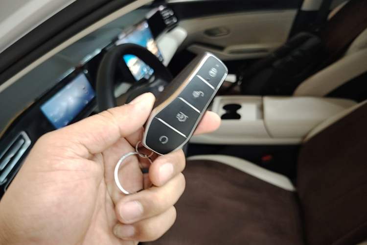 Used BYD Qin L 2026 Model DM-i 210KM Beyond Version Vehicle Key