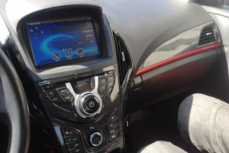 Used BYD Qin New Energy 2014 1.5T Flagship Model Audio And AC Panel