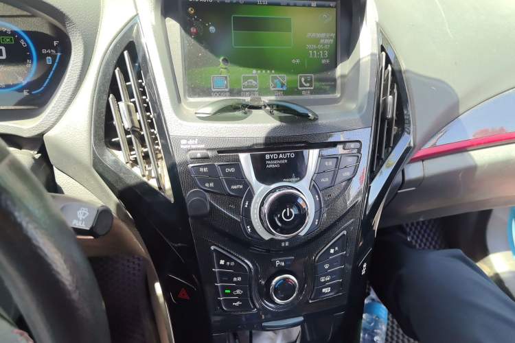 Used BYD Qin New Energy 2014 1.5T Flagship Model Audio And AC Panel
