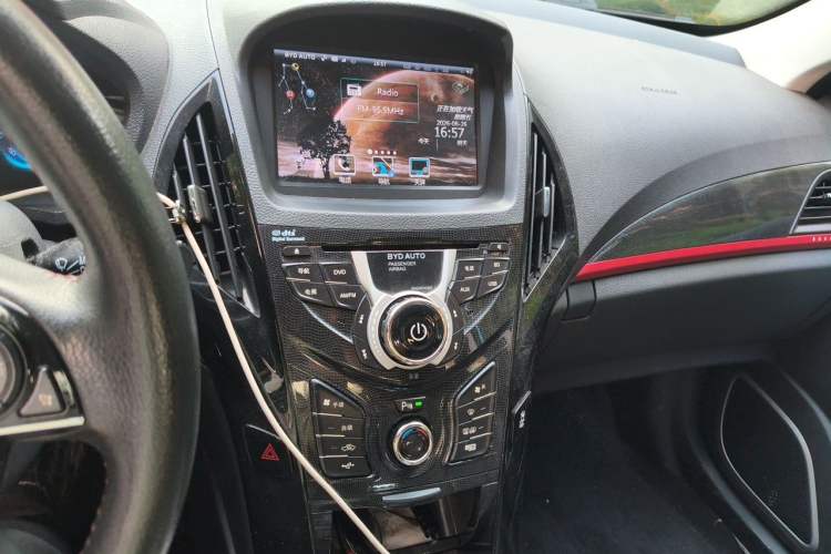 Used BYD Qin New Energy 2014 1.5T Flagship Model Audio And AC Panel