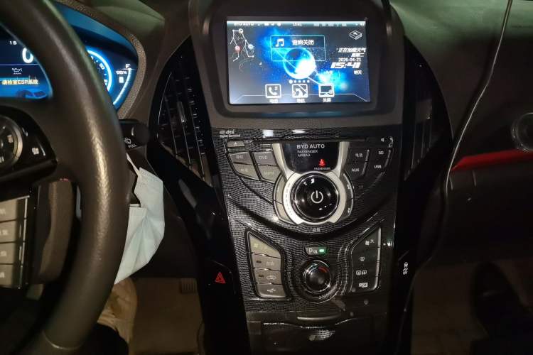 Used BYD Qin New Energy 2014 1.5T Flagship Model Audio And AC Panel