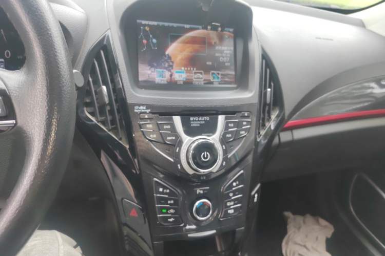 Used BYD Qin New Energy 2014 1.5T Flagship Model Audio And AC Panel