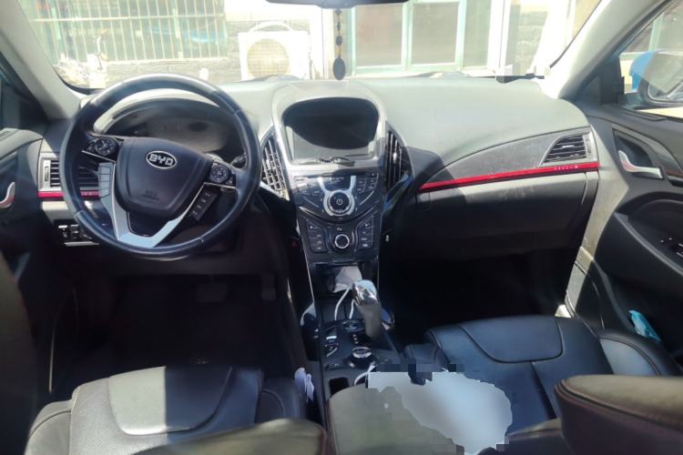 Used BYD Qin New Energy 2014 1.5T Flagship Model Center Console