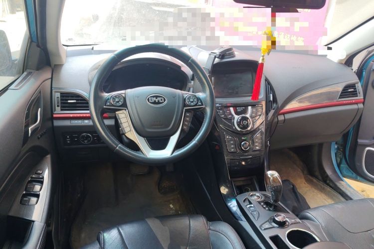 Used BYD Qin New Energy 2014 1.5T Flagship Model Center Console