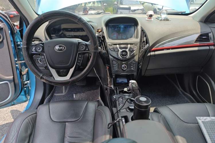 Used BYD Qin New Energy 2014 1.5T Flagship Model Center Console