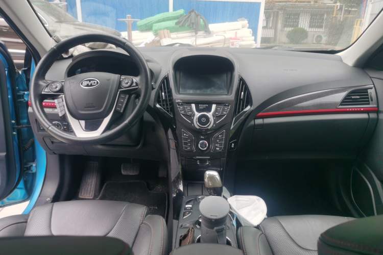 Used BYD Qin New Energy 2014 1.5T Flagship Model Center Console