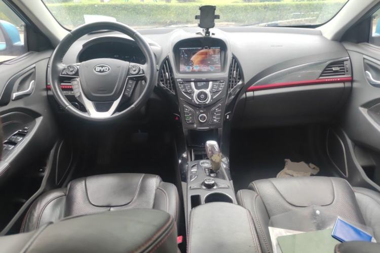 Used BYD Qin New Energy 2014 1.5T Flagship Model Center Console