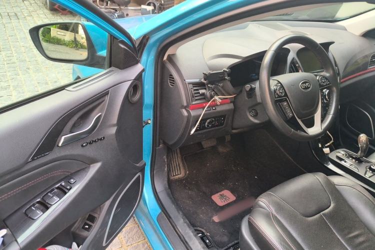 Used BYD Qin New Energy 2014 1.5T Flagship Model Driver Seat
