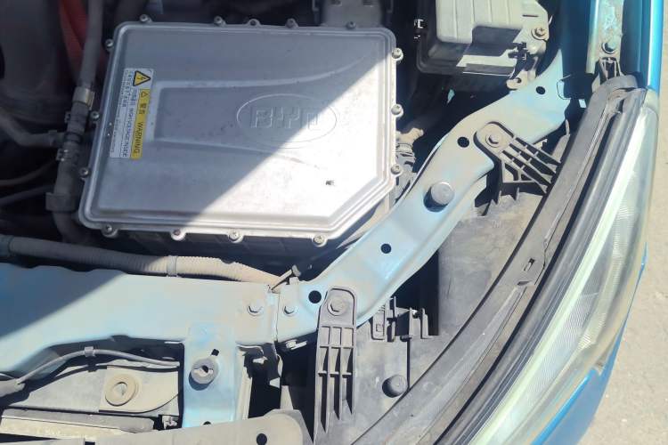 Used BYD Qin New Energy 2014 1.5T Flagship Model Engine Bay Left