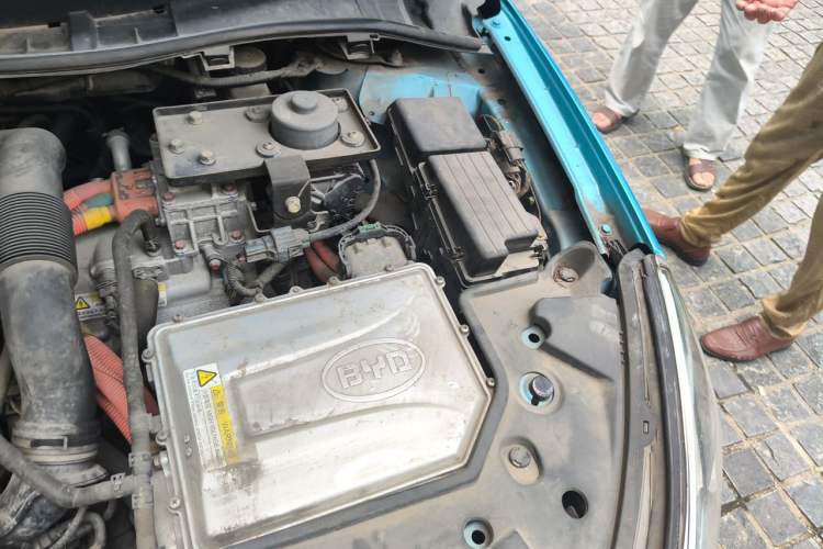 Used BYD Qin New Energy 2014 1.5T Flagship Model Engine Bay Left