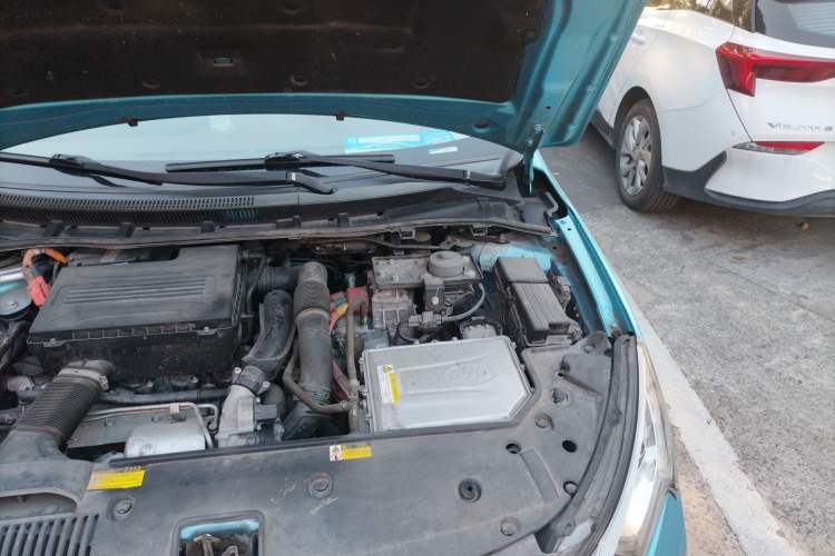 Used BYD Qin New Energy 2014 1.5T Cool Black Knight Flagship Model Engine Bay Left