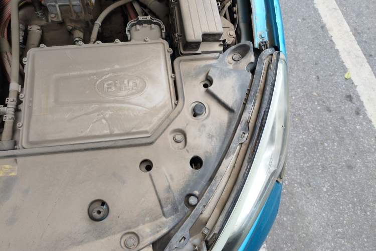 Used BYD Qin New Energy 2014 1.5T Flagship Model Engine Bay Left