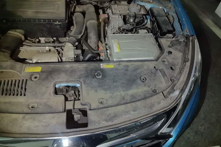Used BYD Qin New Energy 2014 1.5T Flagship Model Engine Bay Left