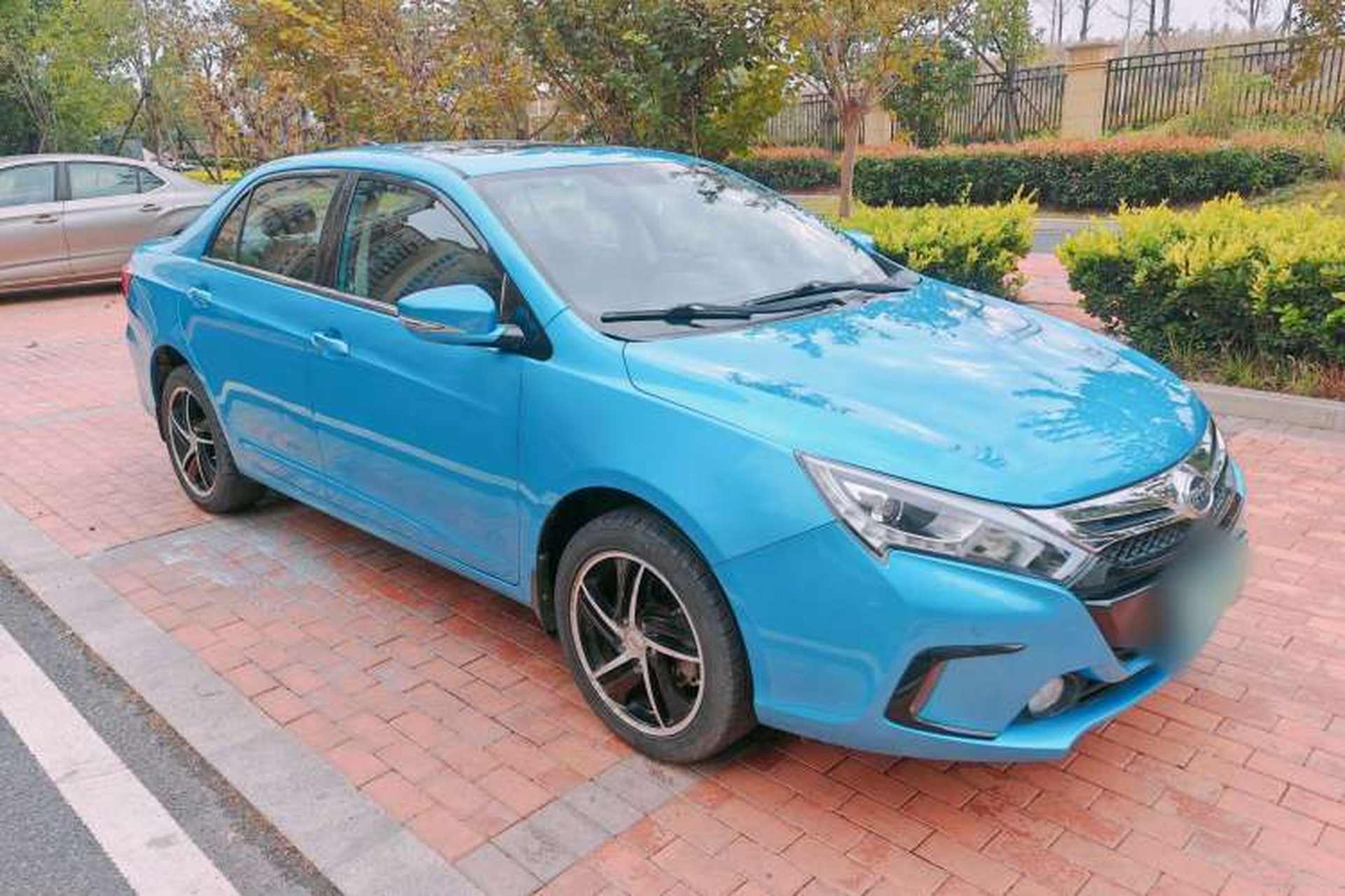 Used BYD Qin New Energy 2014 1.5T Cool Black Knight Flagship Model Exterior 2