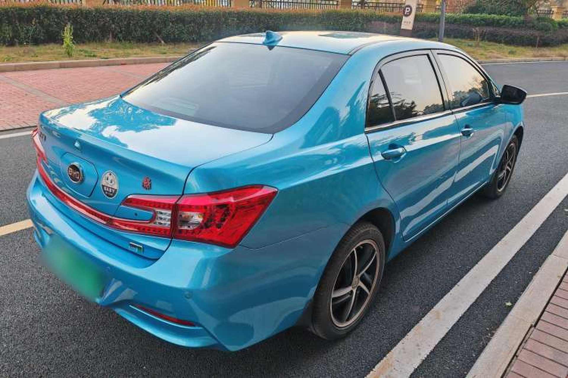 Used BYD Qin New Energy 2014 1.5T Cool Black Knight Flagship Model Exterior 7