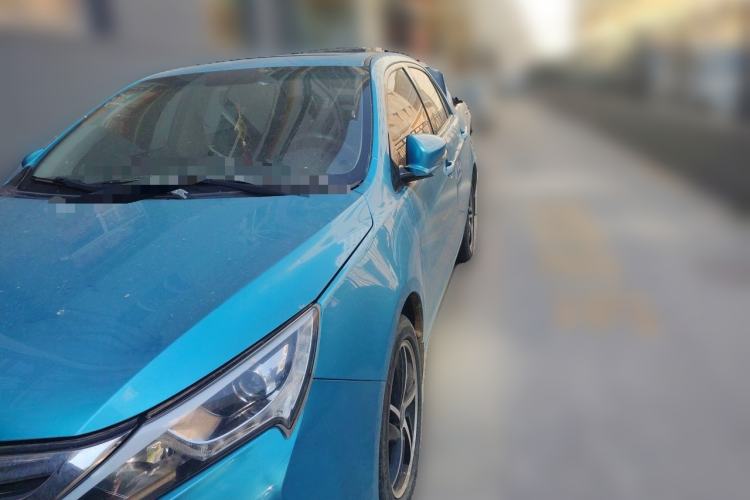 Used BYD Qin New Energy 2014 1.5T Flagship Model Front Right 45 Deg