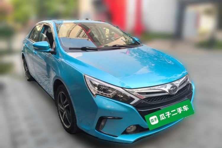 Used BYD Qin New Energy 2014 1.5T Flagship Model Front Right 45 Deg