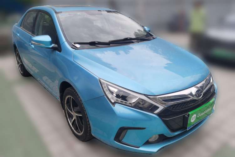 Used BYD Qin New Energy 2014 1.5T Flagship Model Front Right 45 Deg