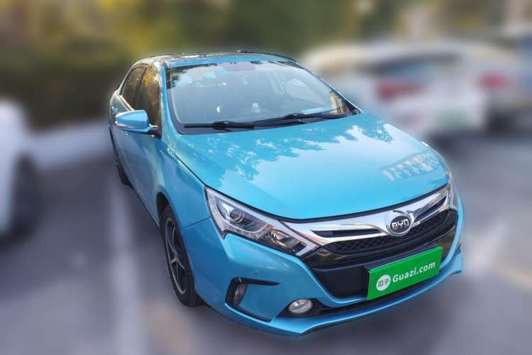 Used BYD Qin New Energy 2014 1.5T Cool Black Knight Flagship Model Front Right 45 Deg
