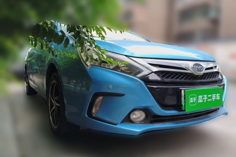 Used BYD Qin New Energy 2014 1.5T Flagship Model Front Right 45 Deg