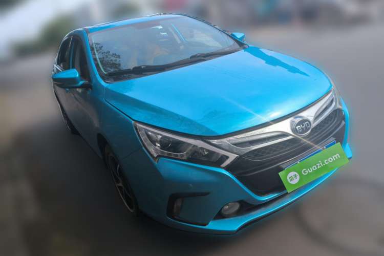 Used BYD Qin New Energy 2014 1.5T Flagship Model Front Right 45 Deg