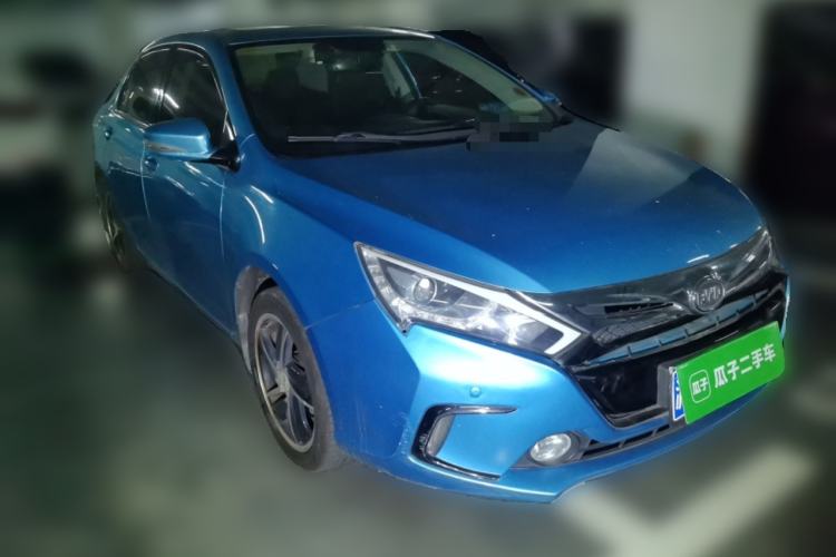 Used BYD Qin New Energy 2014 1.5T Flagship Model Front Right 45 Deg
