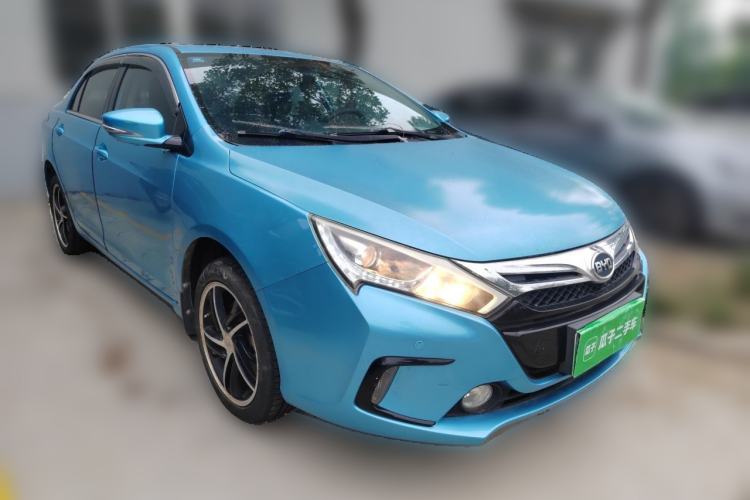 Used BYD Qin New Energy 2014 1.5T Flagship Model Front Right 45 Deg