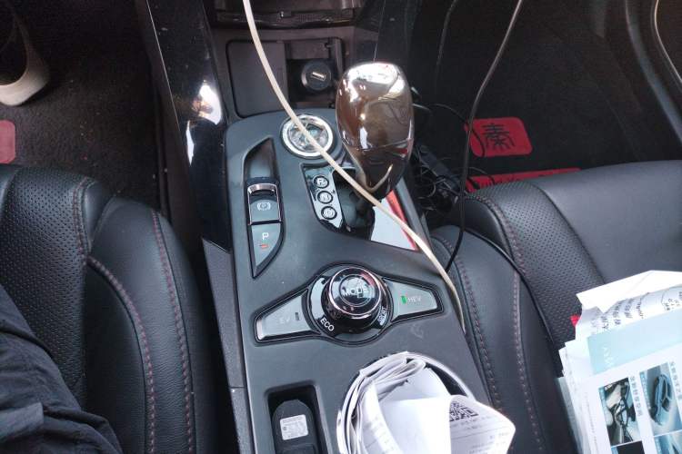 Used BYD Qin New Energy 2014 1.5T Cool Black Knight Flagship Model Gear Lever