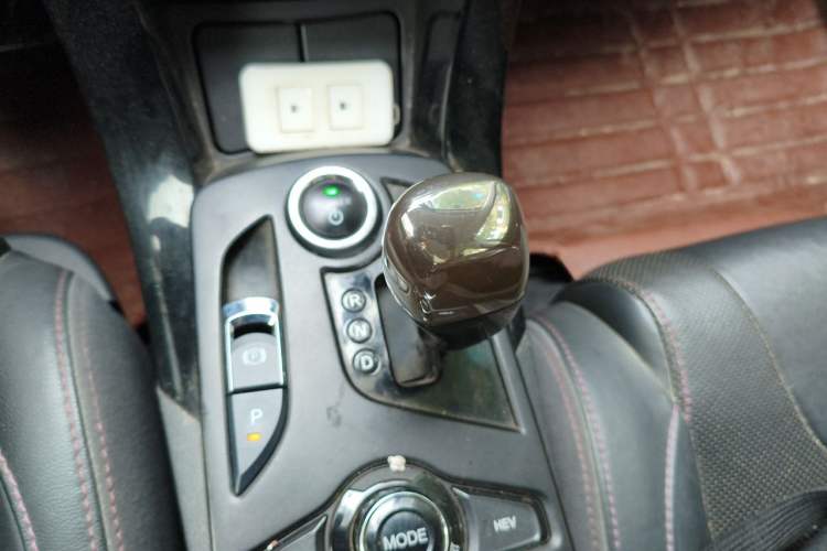 Used BYD Qin New Energy 2014 1.5T Flagship Model Gear Lever