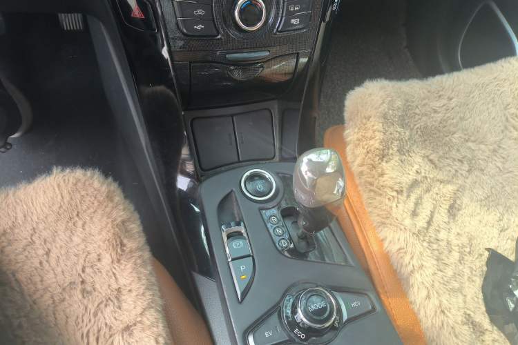 Used BYD Qin New Energy 2014 1.5T Flagship Model Gear Lever