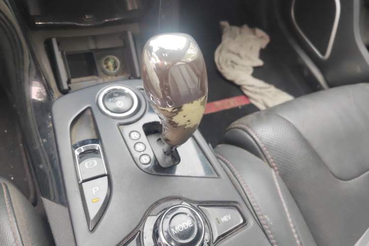 Used BYD Qin New Energy 2014 1.5T Flagship Model Gear Lever