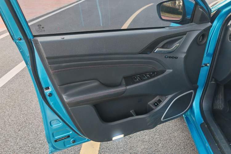 Used BYD Qin New Energy 2014 1.5T Cool Black Knight Flagship Model Interior 11