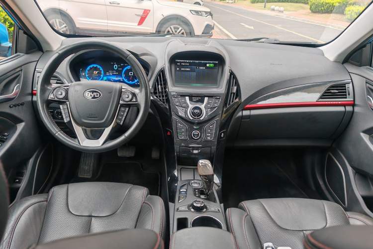 Used BYD Qin New Energy 2014 1.5T Cool Black Knight Flagship Model Interior 12