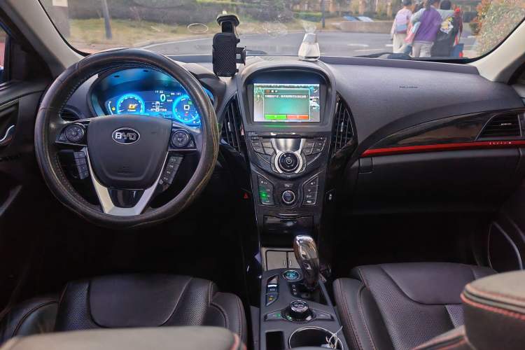 Used BYD Qin New Energy 2014 1.5T Cool Black Knight Flagship Model Interior 6