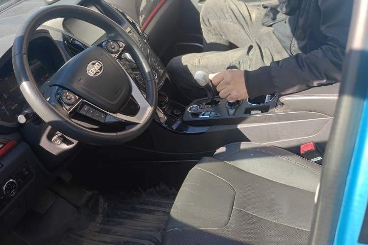 Used BYD Qin New Energy 2014 1.5T Flagship Model Left Front Seat