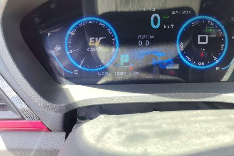 Used BYD Qin New Energy 2014 1.5T Flagship Model Odometer Close Up