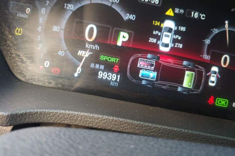 Used BYD Qin New Energy 2014 1.5T Flagship Model Odometer Close Up