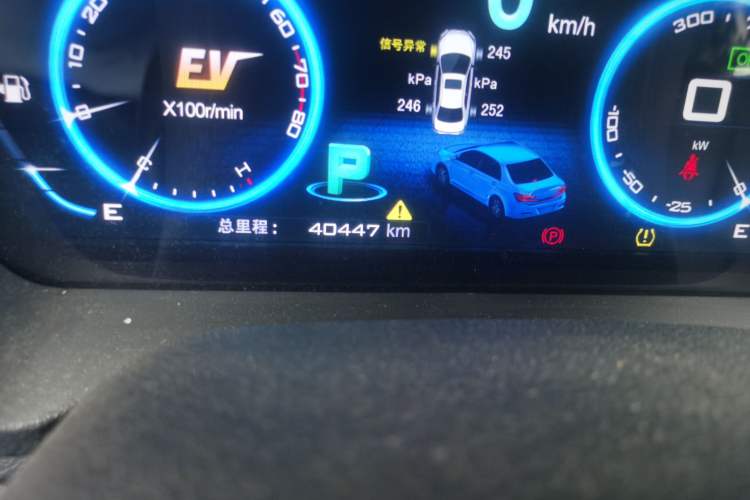 Used BYD Qin New Energy 2014 1.5T Flagship Model Odometer Close Up