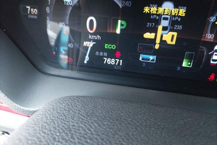 Used BYD Qin New Energy 2014 1.5T Cool Black Knight Flagship Model Odometer Close Up