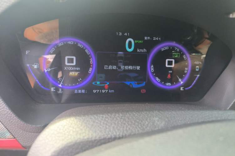 Used BYD Qin New Energy 2014 1.5T Flagship Model Odometer Close Up